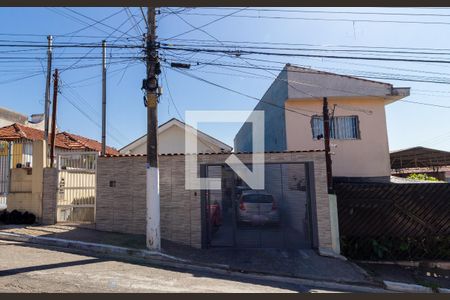 Casa à venda com 270m², 3 quartos e 5 vagas Casa à venda com 270m², 3 quartos e 5 vagasFachada