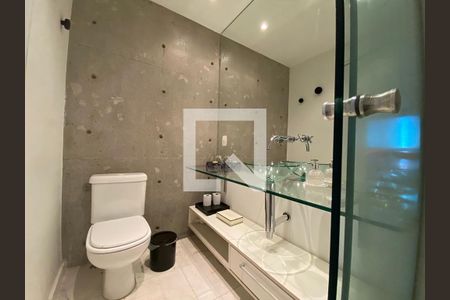 Apartamento à venda com 70m², 2 quartos e 2 vagas Apartamento à venda com 70m², 2 quartos e 2 vagasBanheiro Social