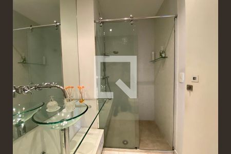 Apartamento à venda com 70m², 2 quartos e 2 vagas Apartamento à venda com 70m², 2 quartos e 2 vagasBanheiro Social