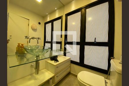 Apartamento à venda com 70m², 2 quartos e 2 vagas Apartamento à venda com 70m², 2 quartos e 2 vagasBanheiro da Suíte