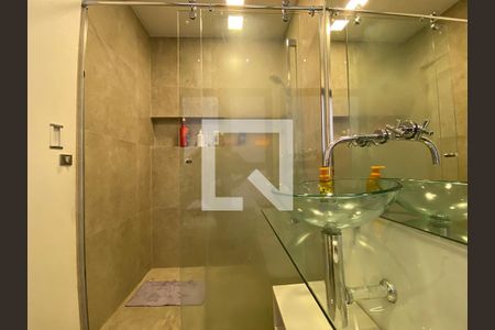 Apartamento à venda com 70m², 2 quartos e 2 vagas Apartamento à venda com 70m², 2 quartos e 2 vagasBanheiro da Suíte