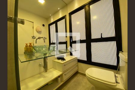 Apartamento à venda com 70m², 2 quartos e 2 vagas Apartamento à venda com 70m², 2 quartos e 2 vagasBanheiro da Suíte