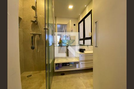 Apartamento à venda com 70m², 2 quartos e 2 vagas Apartamento à venda com 70m², 2 quartos e 2 vagasBanheiro da Suíte