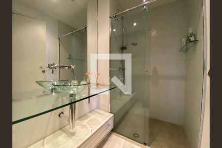 Apartamento à venda com 70m², 2 quartos e 2 vagas Apartamento à venda com 70m², 2 quartos e 2 vagasBanheiro Social