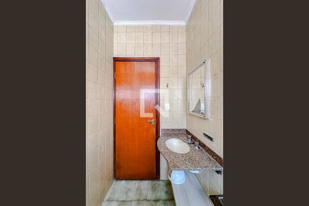 Casa à venda com 240m², 3 quartos e 2 vagasBanheiro