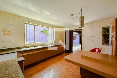 Casa à venda com 240m², 3 quartos e 2 vagasCozinha