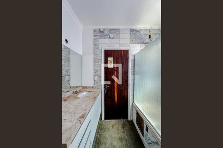 Casa à venda com 240m², 3 quartos e 2 vagasBanheiro da Suíte