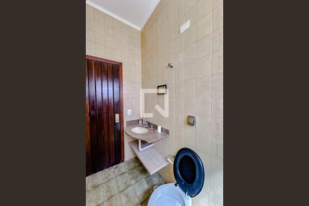 Casa à venda com 240m², 3 quartos e 2 vagasLavabo