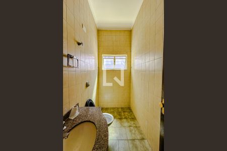 Casa à venda com 240m², 3 quartos e 2 vagasLavabo