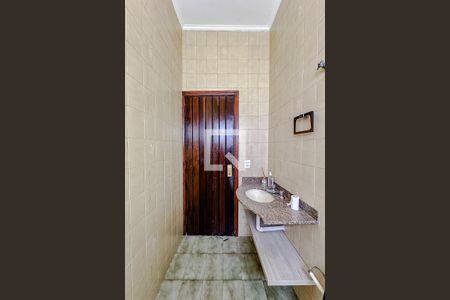 Casa à venda com 240m², 3 quartos e 2 vagasLavabo