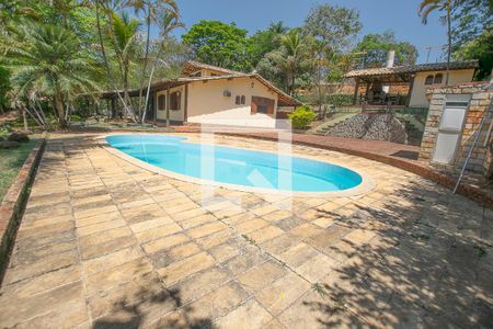 Casa à venda com 408m², 4 quartos e 4 vagas Casa à venda com 408m², 4 quartos e 4 vagasÁrea comum