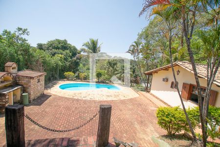 Casa à venda com 408m², 4 quartos e 4 vagas Casa à venda com 408m², 4 quartos e 4 vagasÁrea comum