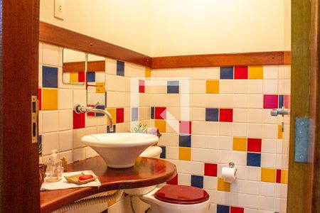 Casa à venda com 243m², 4 quartos e 3 vagas Casa à venda com 243m², 4 quartos e 3 vagasBanheiro