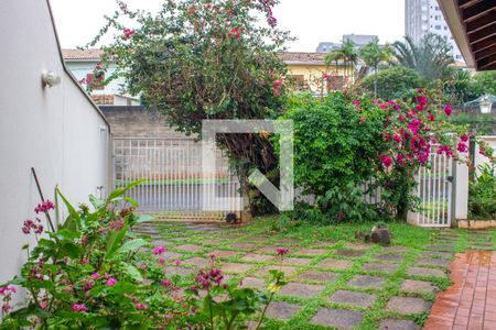 Casa à venda com 243m², 4 quartos e 3 vagas Casa à venda com 243m², 4 quartos e 3 vagasÁrea comum