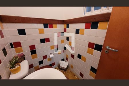 Casa à venda com 243m², 4 quartos e 3 vagas Casa à venda com 243m², 4 quartos e 3 vagasBanheiro