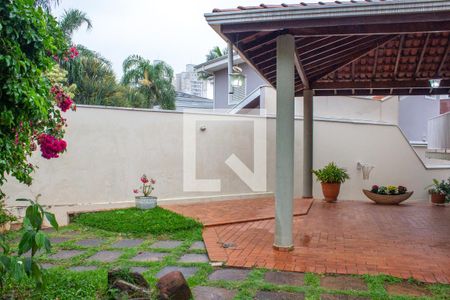 Casa à venda com 243m², 4 quartos e 3 vagas Casa à venda com 243m², 4 quartos e 3 vagasÁrea comum