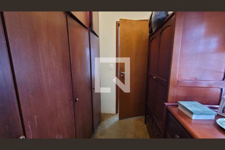 Casa à venda com 243m², 4 quartos e 3 vagas Casa à venda com 243m², 4 quartos e 3 vagasCloset da suíte