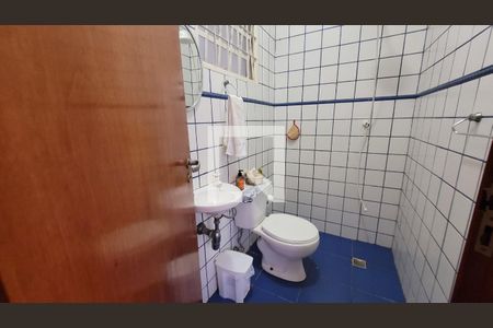 Casa à venda com 243m², 4 quartos e 3 vagas Casa à venda com 243m², 4 quartos e 3 vagasBanheiro