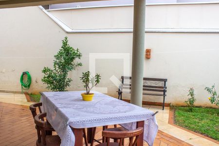 Casa à venda com 243m², 4 quartos e 3 vagas Casa à venda com 243m², 4 quartos e 3 vagasÁrea comum