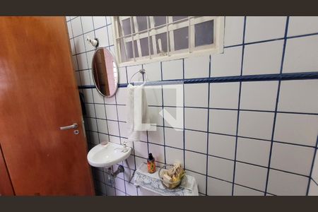 Casa à venda com 243m², 4 quartos e 3 vagas Casa à venda com 243m², 4 quartos e 3 vagasBanheiro