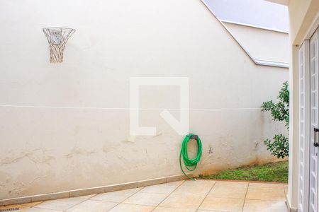 Casa à venda com 243m², 4 quartos e 3 vagas Casa à venda com 243m², 4 quartos e 3 vagasÁrea comum