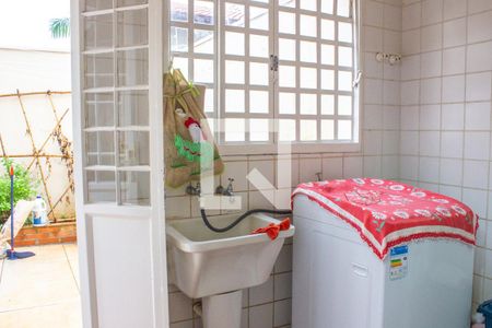 Casa à venda com 243m², 4 quartos e 3 vagas Casa à venda com 243m², 4 quartos e 3 vagasÁrea de Serviço