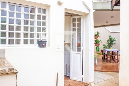 Casa à venda com 243m², 4 quartos e 3 vagas Casa à venda com 243m², 4 quartos e 3 vagasÁrea comum