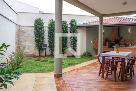 Casa à venda com 243m², 4 quartos e 3 vagas Casa à venda com 243m², 4 quartos e 3 vagasÁrea comum