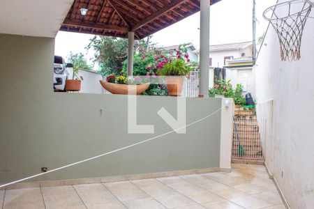 Casa à venda com 243m², 4 quartos e 3 vagas Casa à venda com 243m², 4 quartos e 3 vagasÁrea comum