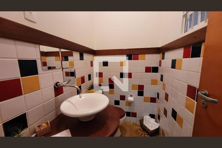 Casa à venda com 243m², 4 quartos e 3 vagas Casa à venda com 243m², 4 quartos e 3 vagasBanheiro