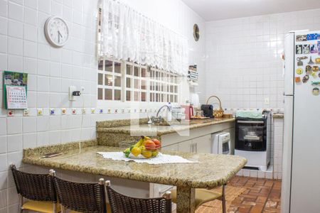 Casa à venda com 243m², 4 quartos e 3 vagas Casa à venda com 243m², 4 quartos e 3 vagasCozinha