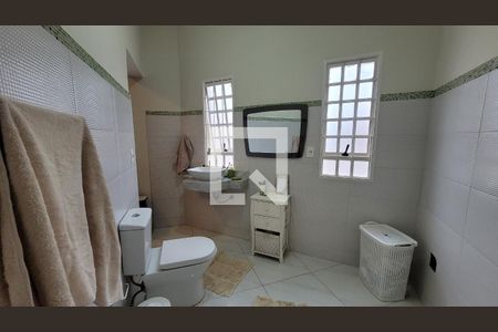 Casa à venda com 243m², 4 quartos e 3 vagas Casa à venda com 243m², 4 quartos e 3 vagasBanheiro da Suíte