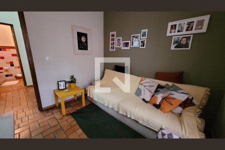 Casa à venda com 243m², 4 quartos e 3 vagas Casa à venda com 243m², 4 quartos e 3 vagasSala de TV