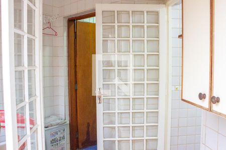 Casa à venda com 243m², 4 quartos e 3 vagas Casa à venda com 243m², 4 quartos e 3 vagasÁrea de Serviço