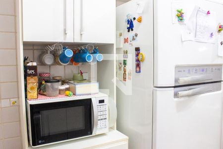 Casa à venda com 243m², 4 quartos e 3 vagas Casa à venda com 243m², 4 quartos e 3 vagasCozinha