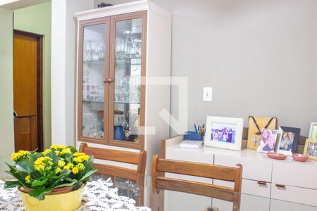 Casa à venda com 243m², 4 quartos e 3 vagas Casa à venda com 243m², 4 quartos e 3 vagasSala de Jantar