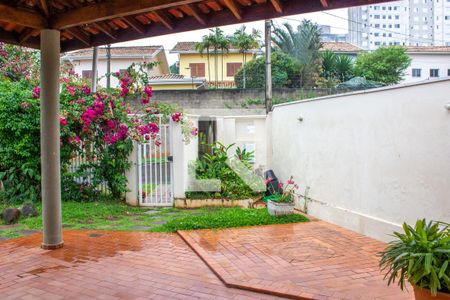 Casa à venda com 243m², 4 quartos e 3 vagas Casa à venda com 243m², 4 quartos e 3 vagasÁrea comum