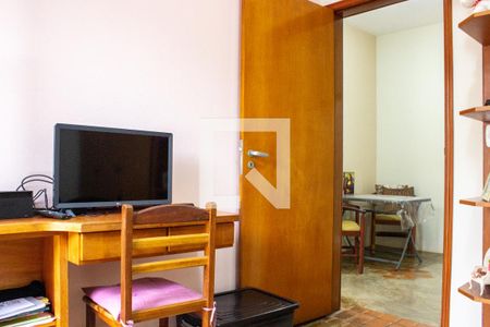 Casa à venda com 243m², 4 quartos e 3 vagas Casa à venda com 243m², 4 quartos e 3 vagasQuarto 1