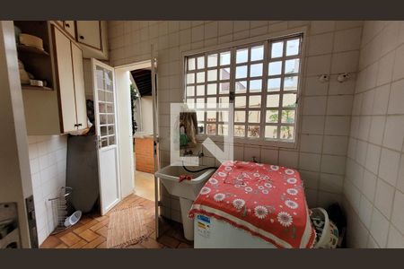 Casa à venda com 243m², 4 quartos e 3 vagas Casa à venda com 243m², 4 quartos e 3 vagasÁrea de Serviço