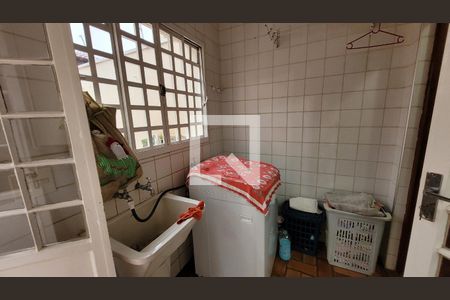 Casa à venda com 243m², 4 quartos e 3 vagas Casa à venda com 243m², 4 quartos e 3 vagasÁrea de Serviço