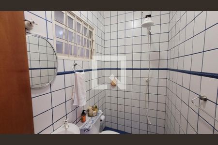 Casa à venda com 243m², 4 quartos e 3 vagas Casa à venda com 243m², 4 quartos e 3 vagasBanheiro