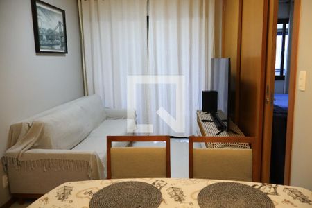 Sala de kitnet/studio para alugar com 1 quarto, 52m² em Caminho das Árvores, Salvador