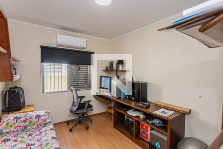 Casa à venda com 197m², 3 quartos e 4 vagas Casa à venda com 197m², 3 quartos e 4 vagasQuarto 2