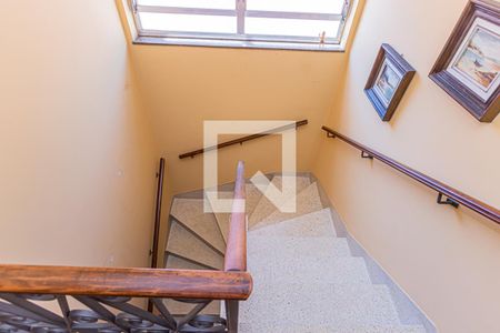 Casa à venda com 197m², 3 quartos e 4 vagas Casa à venda com 197m², 3 quartos e 4 vagasEscada