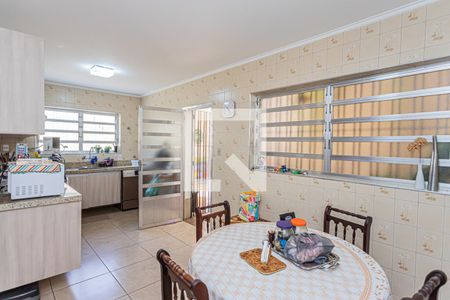 Casa à venda com 197m², 3 quartos e 4 vagas Casa à venda com 197m², 3 quartos e 4 vagasCozinha e copa