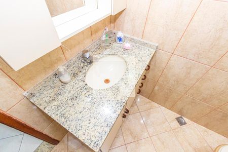 Casa à venda com 200m², 4 quartos e 3 vagasBanheiro da Suíte 2