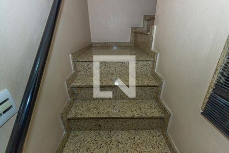 Casa à venda com 200m², 4 quartos e 3 vagasEscada