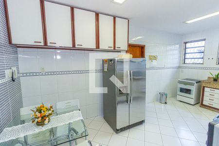 Casa à venda com 200m², 4 quartos e 3 vagasCozinha e Área de Serviço