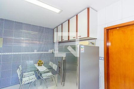 Casa à venda com 200m², 4 quartos e 3 vagasCozinha e Área de Serviço