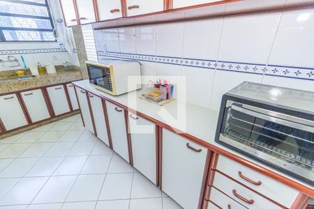 Casa à venda com 200m², 4 quartos e 3 vagasCozinha e Área de Serviço